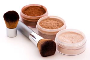 Mineral foundation or powder? FAQ on mineral cosmetics